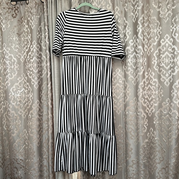 Striped 3/4 Sleeve Maxi Dress Black White - Picture 3 of 3